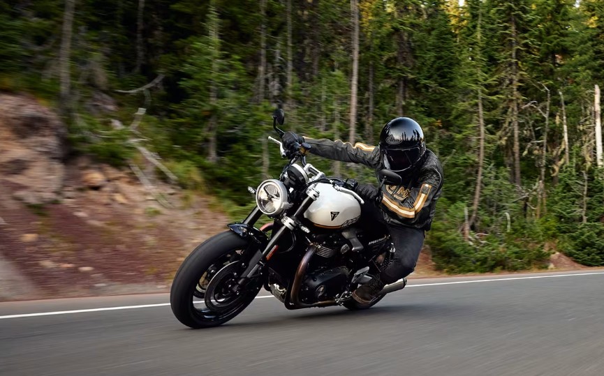 https://www.orlandomotos.com/wp-content/uploads/2025/02/scrambler-400-x-my24-acc-hero-1920x1080-1.png