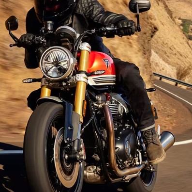 https://www.orlandomotos.com/wp-content/uploads/2025/02/scrambler-400-x-my24-acc-hero-1920x1080-1.png